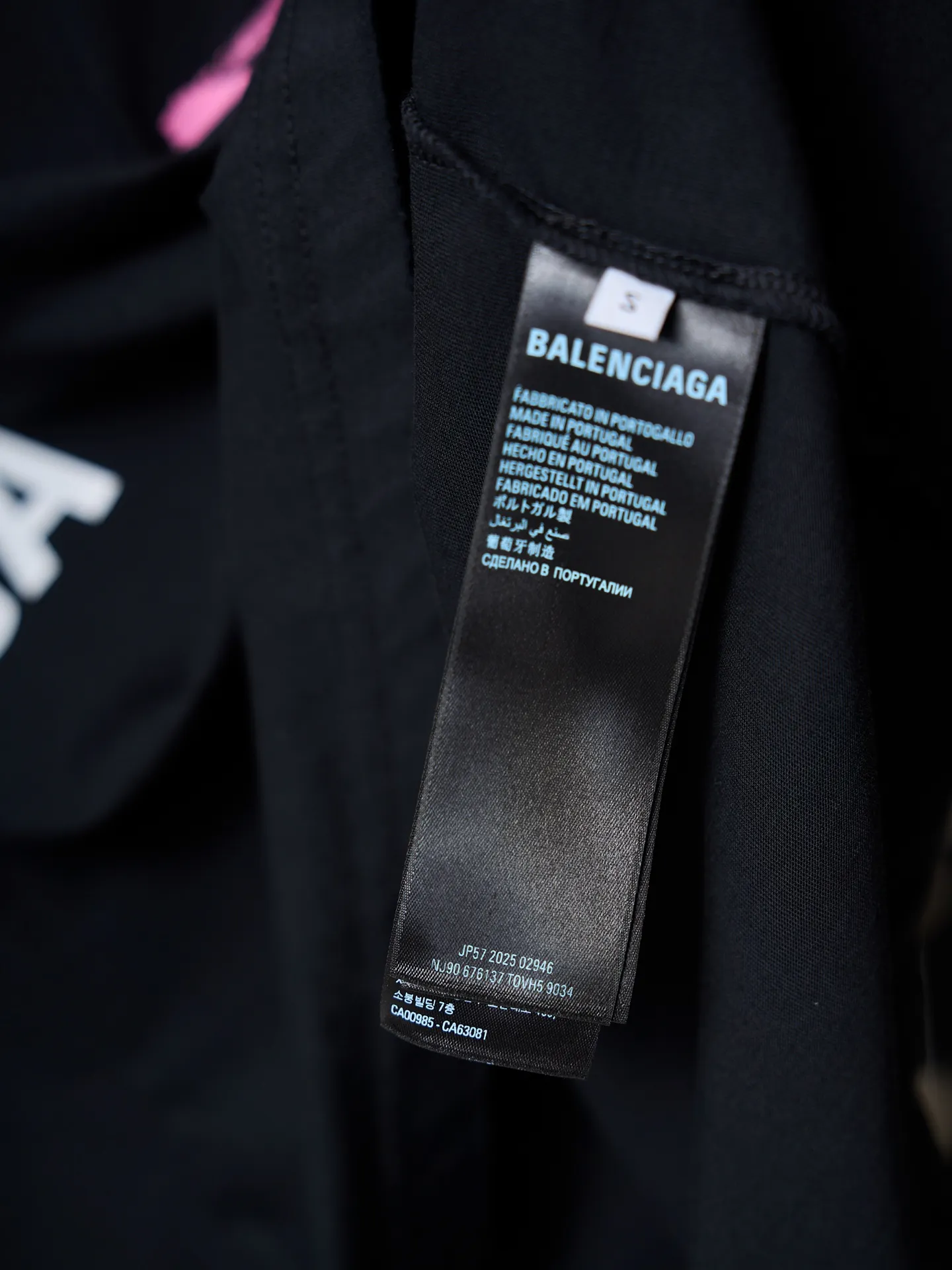 Balenciaga/ Pink T 【In Stock】XS S M L ：24 / 185G ：32 1×1 ，95 5 / 270G 24 ， 。 Gray ， Retro 、 ， ， ， 。 ， ， 。 Classic 。 ， Black ， 。 ， ， 、 ， ， 。 。 ， 、 ； ， ， 。